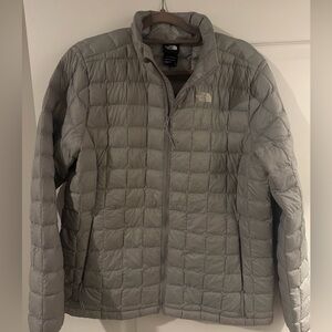 The North Face Men’s Light Grey Quilted Puffer Jacket